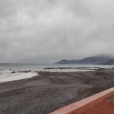 Appartamento Mama Monolocale Terrazzo Vista Mare Βεντιμίλια Εξωτερικό φωτογραφία