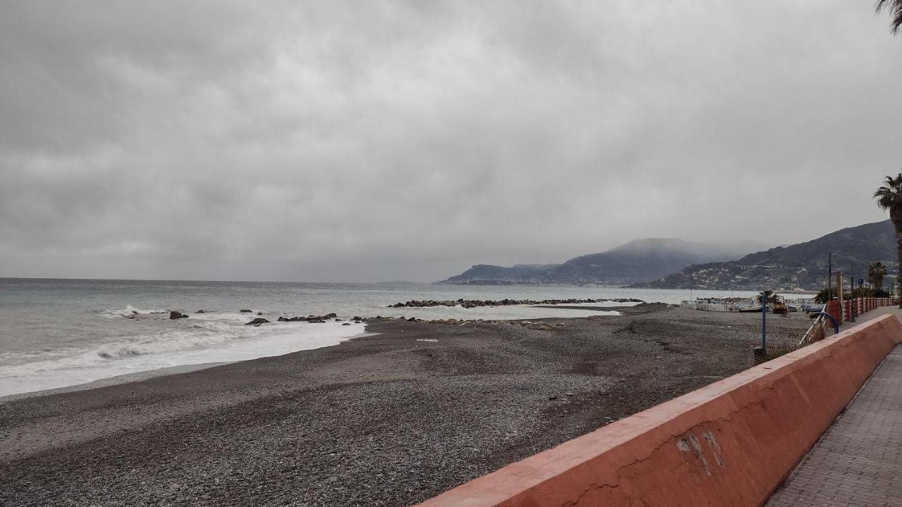 Appartamento Mama Monolocale Terrazzo Vista Mare Βεντιμίλια Εξωτερικό φωτογραφία