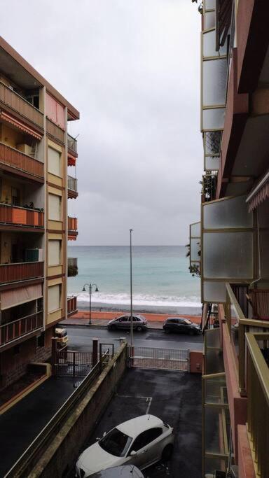 Appartamento Mama Monolocale Terrazzo Vista Mare Βεντιμίλια Εξωτερικό φωτογραφία