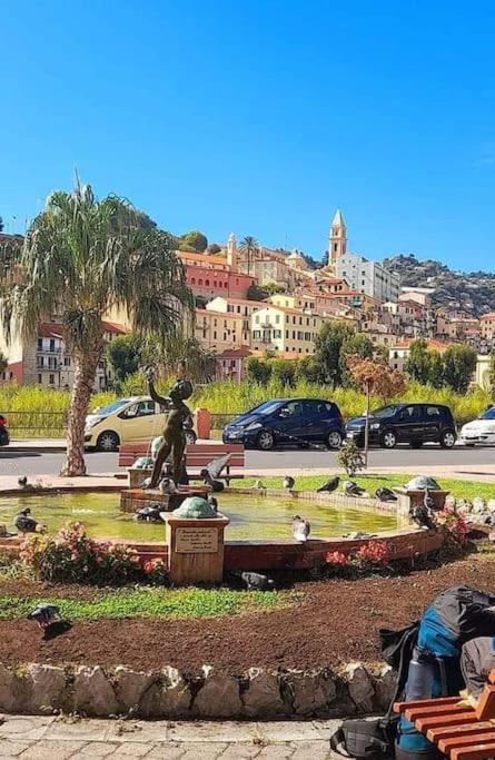 Appartamento Mama Monolocale Terrazzo Vista Mare Βεντιμίλια Εξωτερικό φωτογραφία